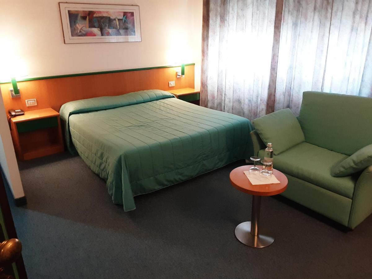 Hotel Ramoverde Боргоманеро Экстерьер фото